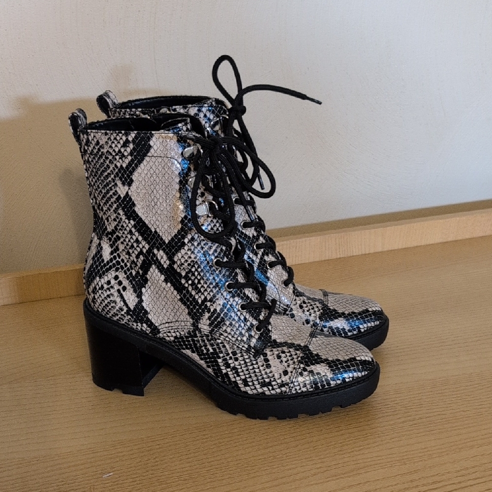 Women's Snakeskin Lace-Up Ankle Boots Marc Fisher